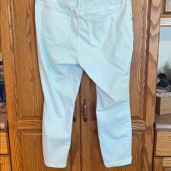 Brody Jeans Easy High Rise Crops. - Picture 2 of 3